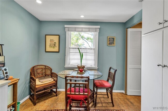 Building Photo - 666 W Ferry St