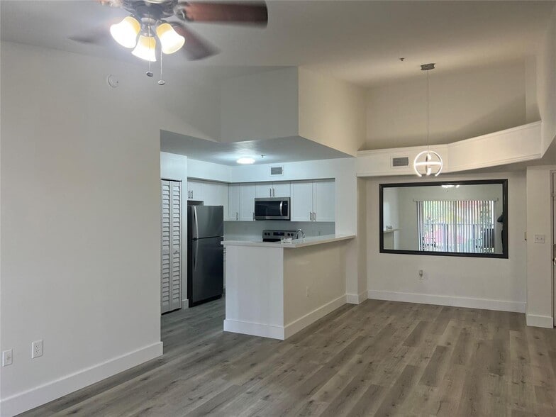 Building Photo - 2113 Renaissance Blvd