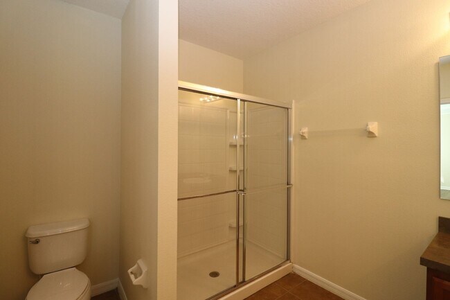 Building Photo - Easy Living 3/2/2