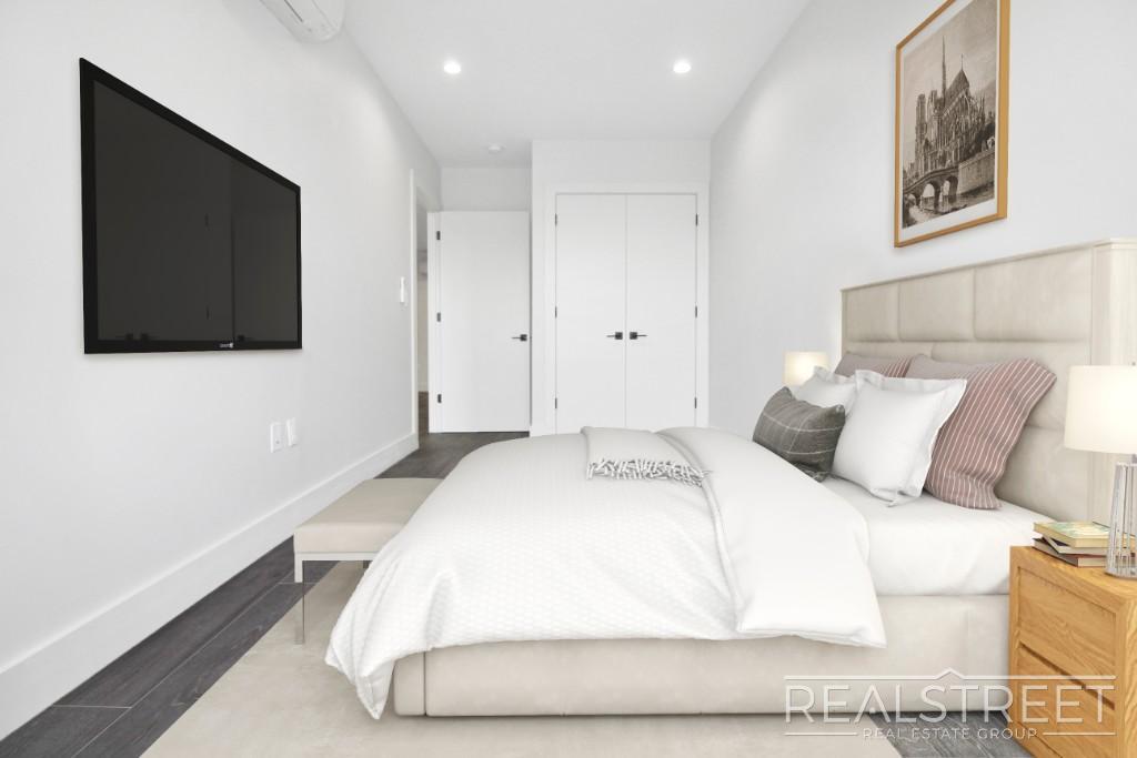 Building Photo - NO FEE! Grand Spacious 2 Bed in Prime Crown Heights