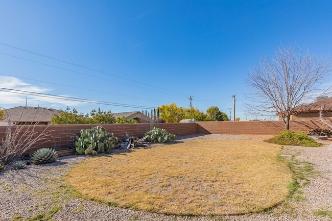 Building Photo - Modern 4 Bedroom 2 Bath Home!
