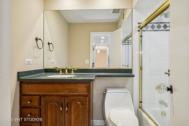 Building Photo - 563 Shorely Dr