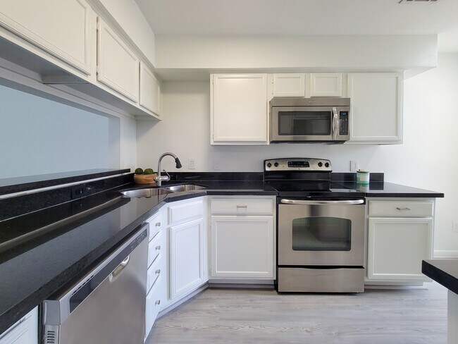 Building Photo - 755 Bering Dr