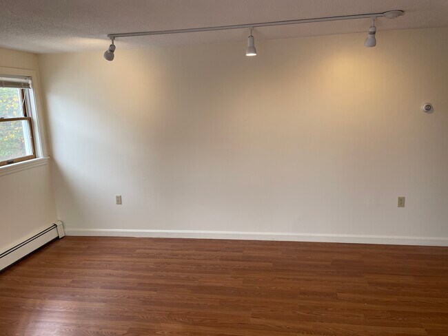 Building Photo - 826 State St