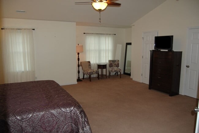 Building Photo - 2218 Midview Rd