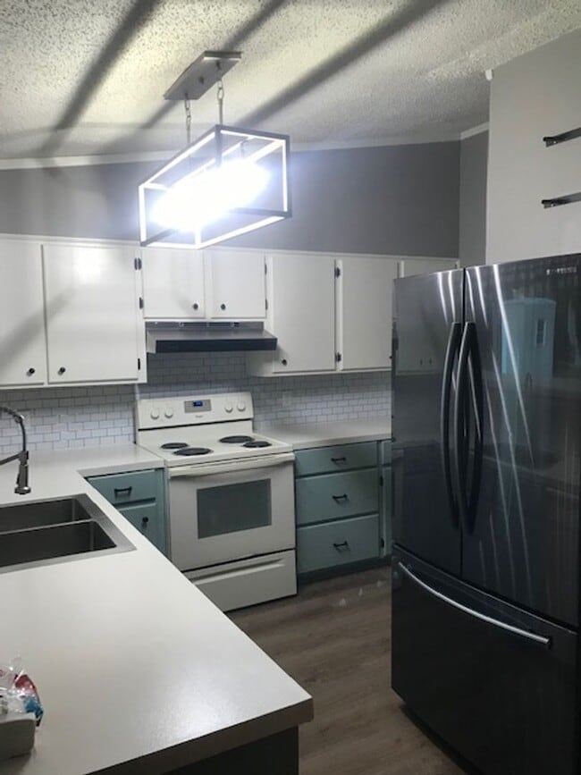 Building Photo - Beautiful 4 Bed House