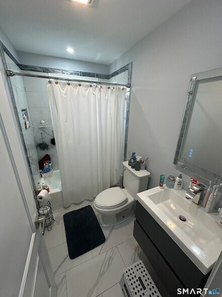 Building Photo - 180 Pleasantview Ave