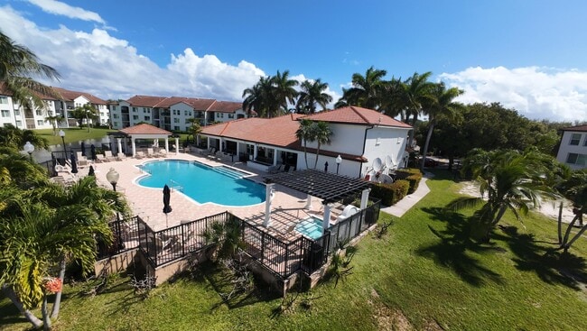 Building Photo - 402 Villa Cir