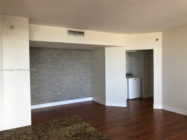 Building Photo - 1330 West Ave