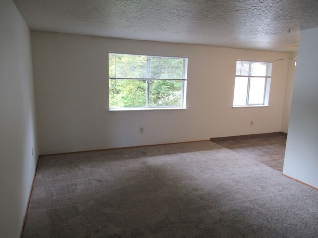 Building Photo - Quiet Two Bedroom Apartment in Keizer