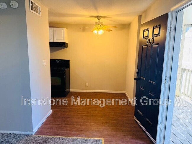 Building Photo - 109 S 9th St