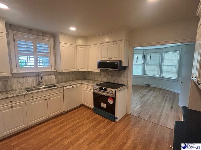 Building Photo - 503 Greenway Dr