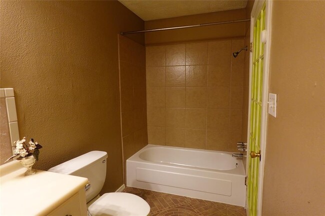 Building Photo - 6314 Sandy Oaks Dr
