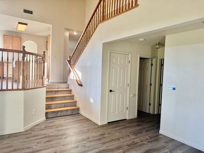 Building Photo - REDUCED!!! 4 Bedroom, 3 Bath Tri-Level Hom...