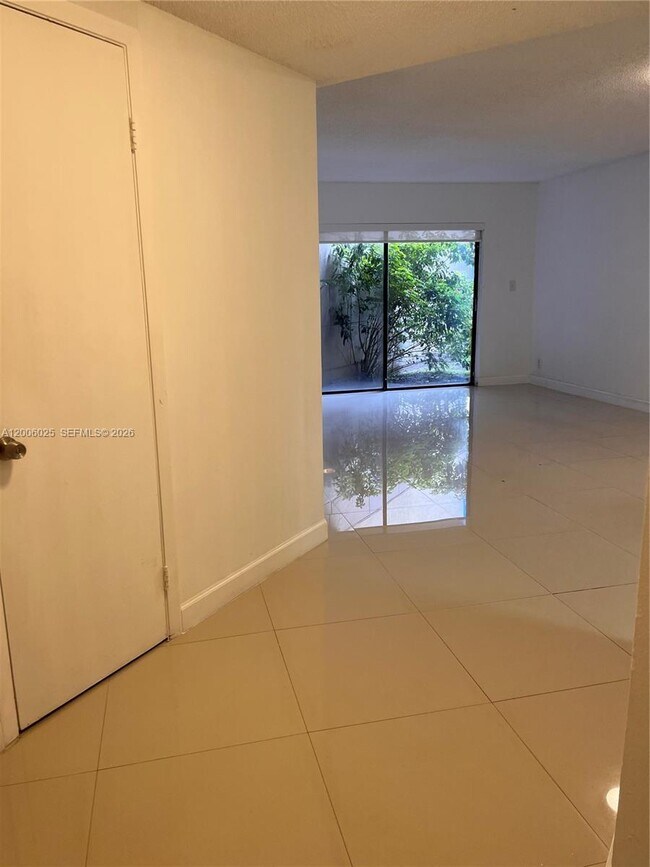 Building Photo - 8290 Lake Dr