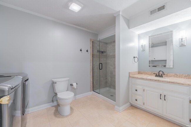 Building Photo - 657 E Heather Dr