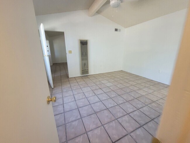 Building Photo - Ready to View!!