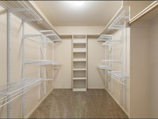 Building Photo - 100 Pinnacle Cir