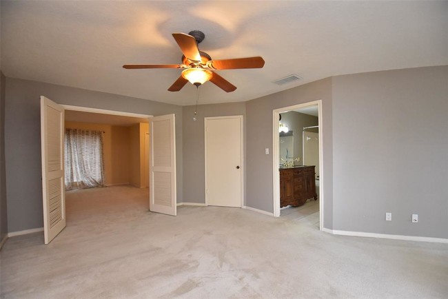 Building Photo - 7350 Kirby Dr