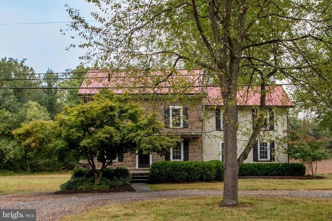 Building Photo - 2170 Daniel Bray Hwy