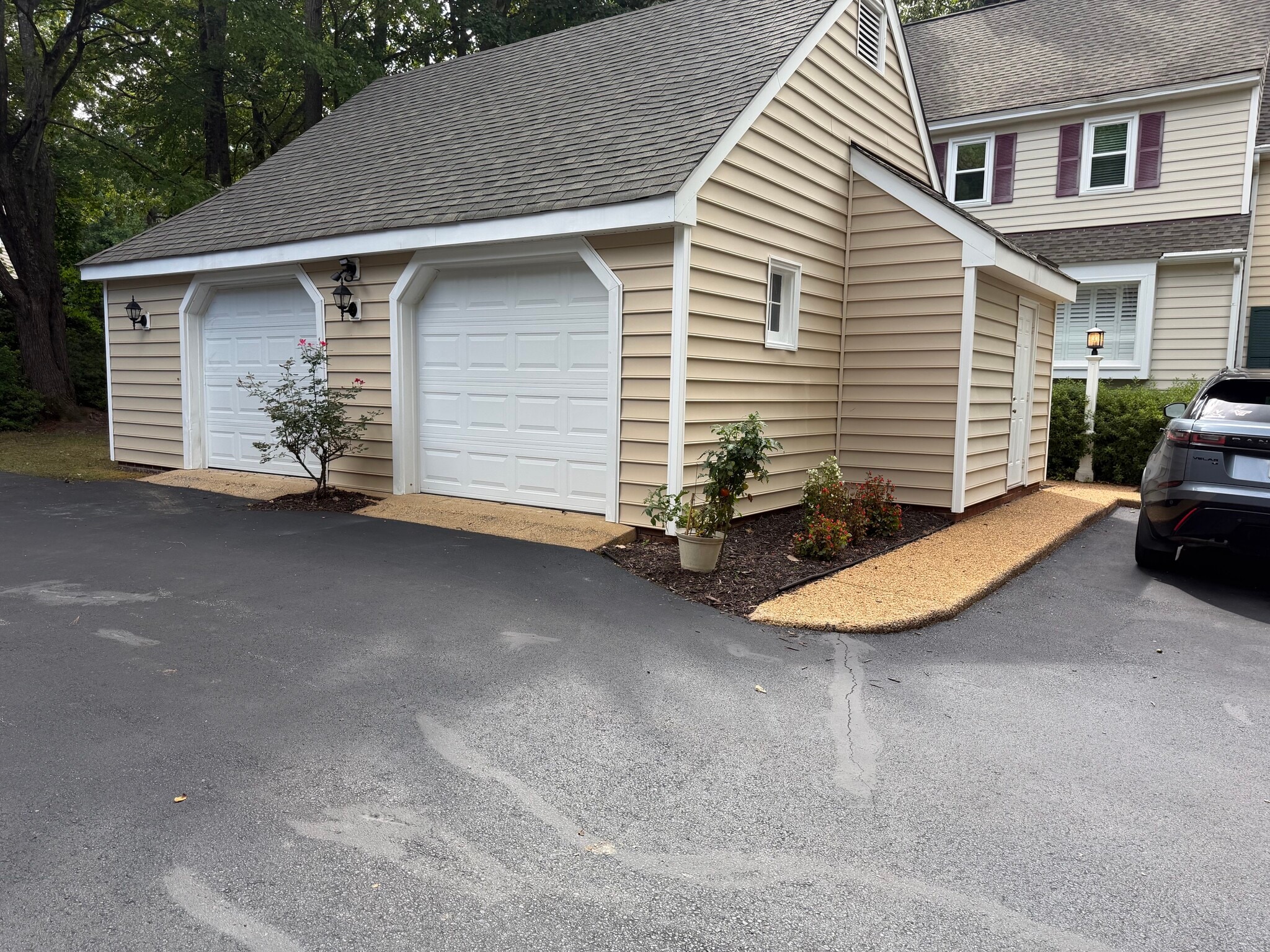 Garage - 4 Muirfield Green Ln