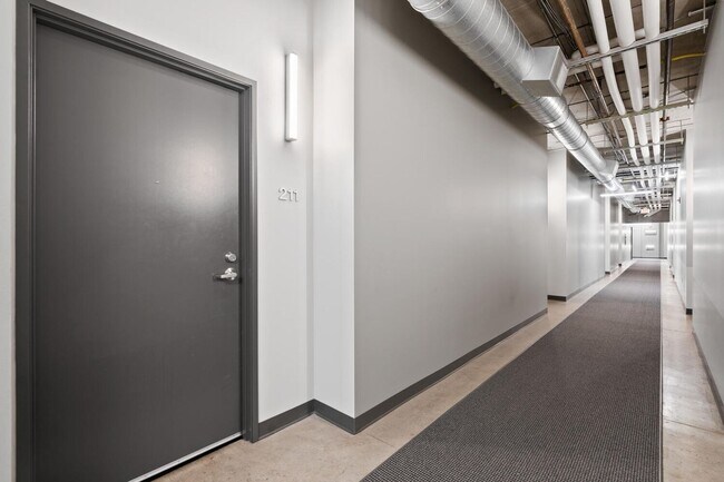 Building Photo - **FURNISHED** Streetcar Lofts studio w/parking/storage/Juliette balcony/fitness center/courtyard ...