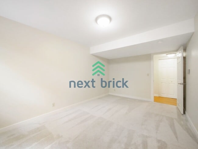 Building Photo - 3 Bed and 3 Bath Plus Office Private Single-family Home is Available for Rent!
