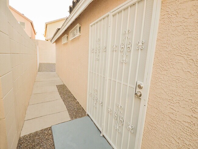 Building Photo - 3825 Gulliver St