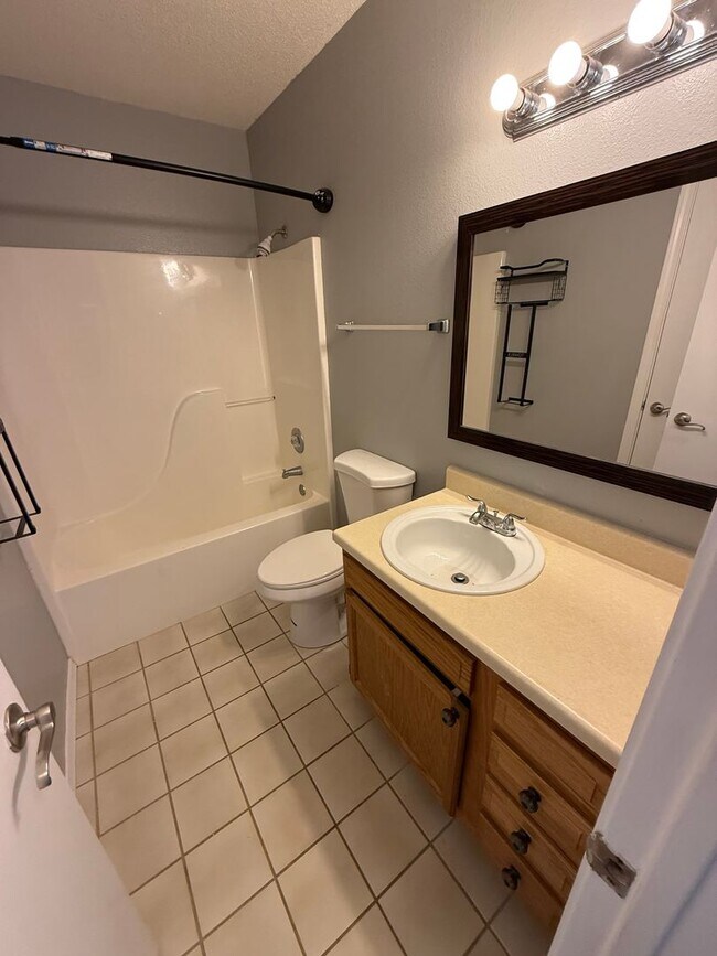 Building Photo - Nice 3 Bed 2 Bath House.  Yard Care Included.  Gas Heat & Hot Water