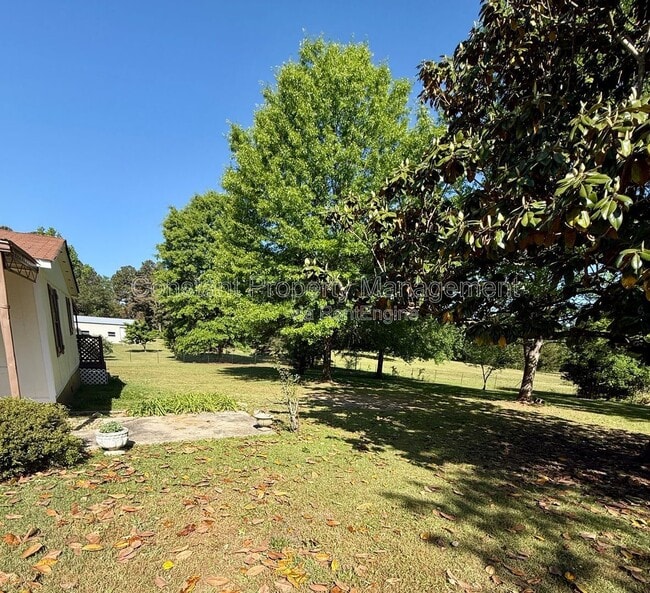 Building Photo - 491 Johnny Cut Rd