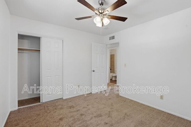 Building Photo - 238 E Vine Cir