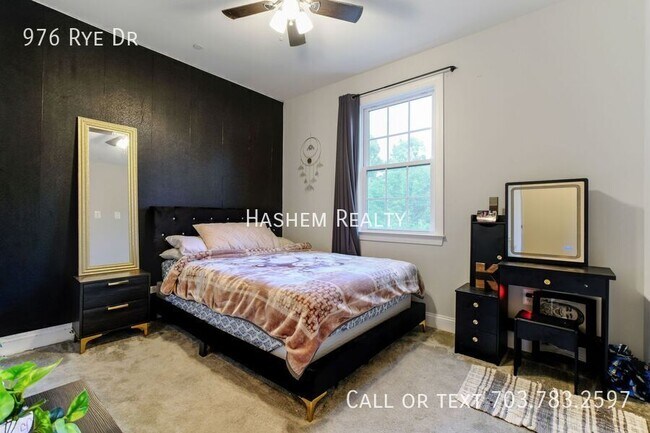 Building Photo - 976 Rye Dr