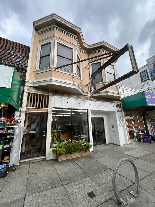 Building Photo - PM0314