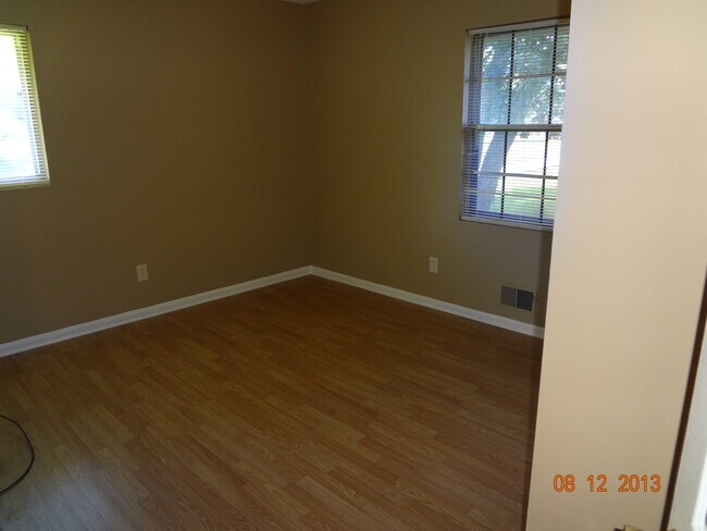 Building Photo - 152 Kendrick Ct