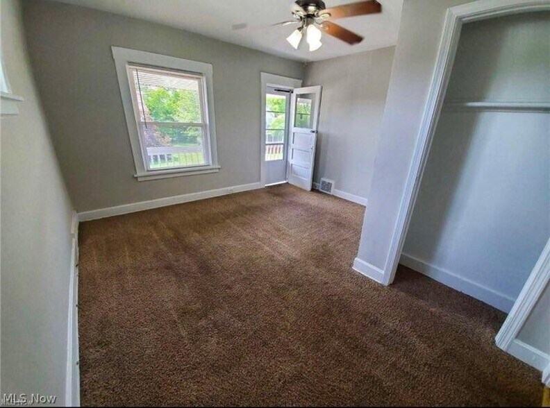 Living/Common Area - 4025 E 144th St