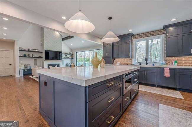 Building Photo - 4562 Columns Dr SE