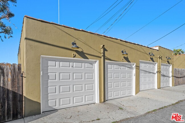 Building Photo - 1332 Ocean Park Blvd