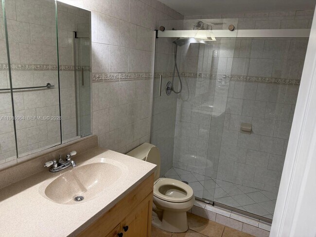 Building Photo - 10625 SW 112th Ave