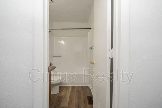 Building Photo - 2716 Peach St