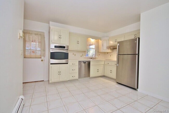 Building Photo - 570 Manville Rd