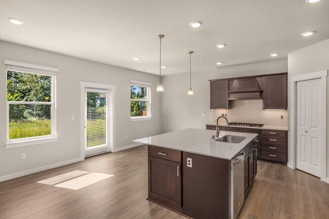 Building Photo - Beautiful Almost new home in Lake Stevens!