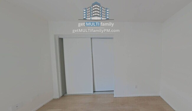 Building Photo - 327 E Vine Cir