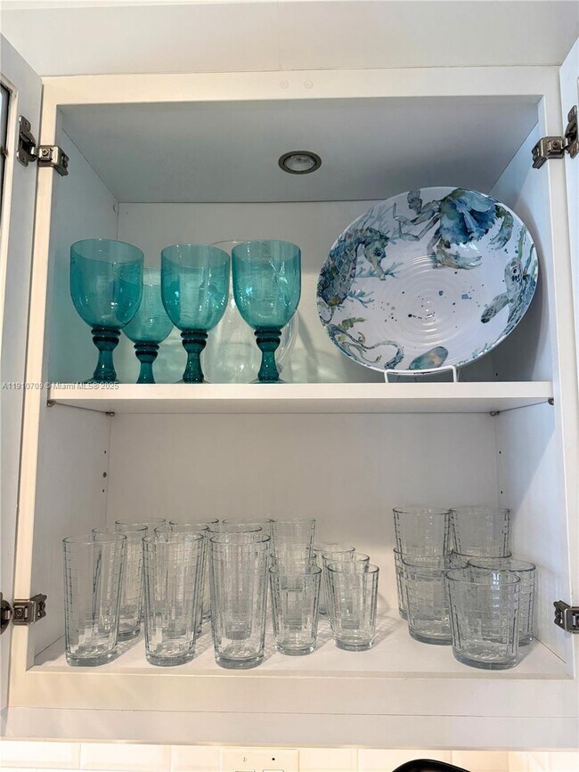 Building Photo - 1705 N Riverside Dr