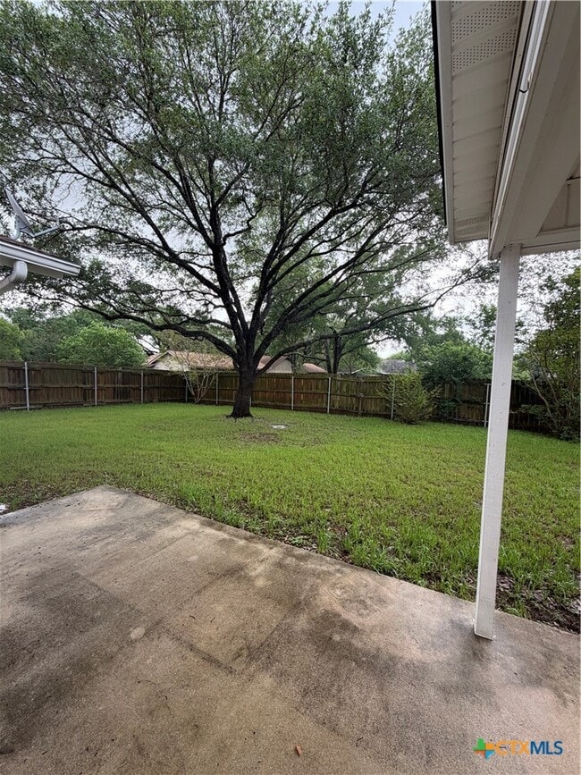 Building Photo - 1727 Redwood St