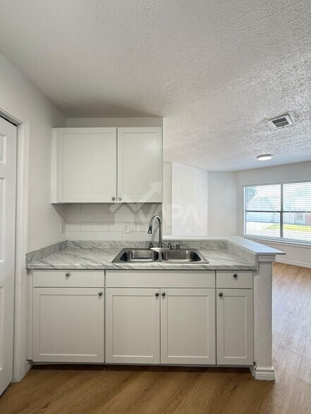 Building Photo - 4103 Sunrise Glade Dr