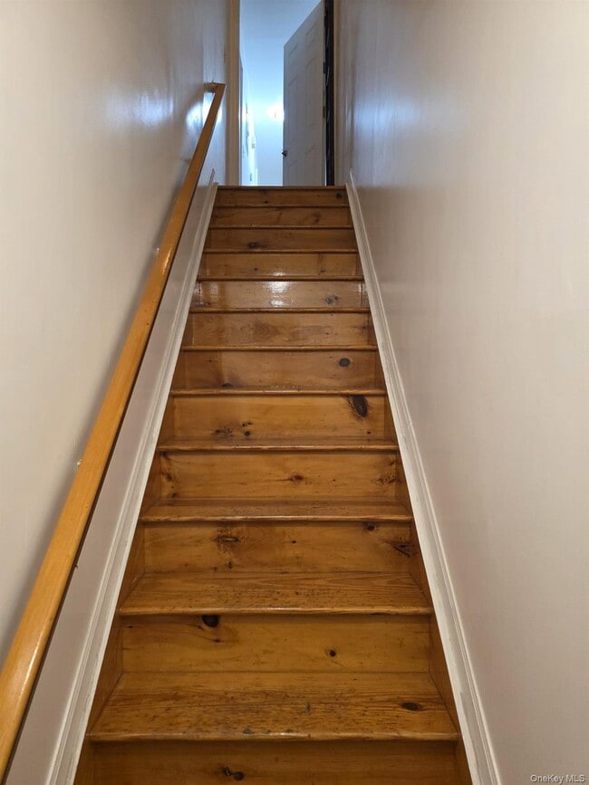 Building Photo - 400 Crescent St.