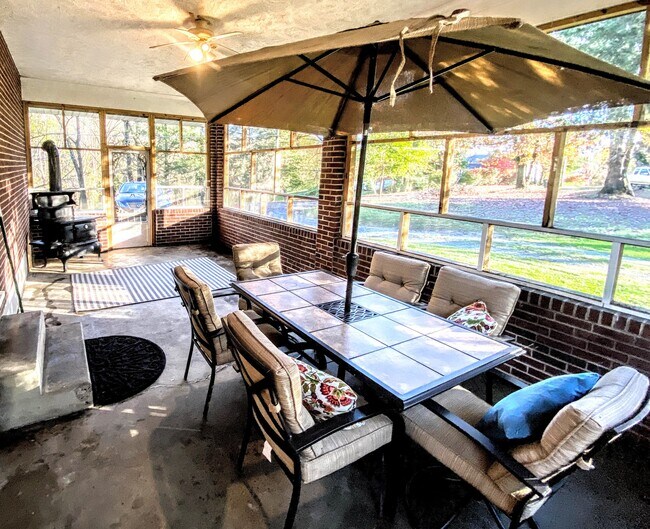 Building Photo - 2925 Center St