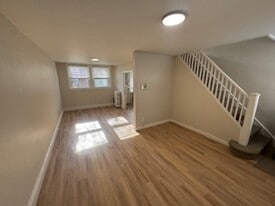 Building Photo - 212 Laveer St