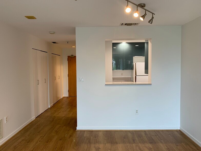 Building Photo - 4 Canal Park