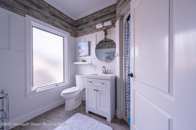 Building Photo - 709 Princeton Ave